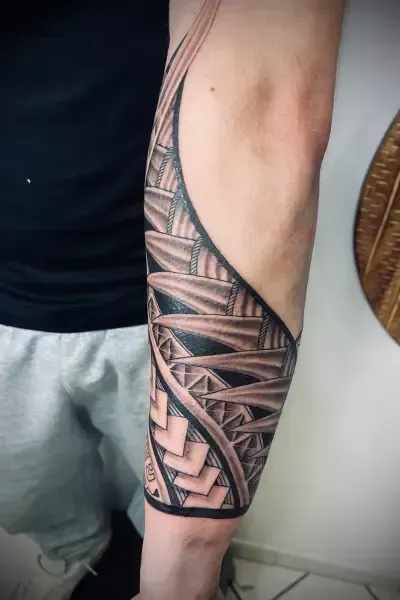 Tatouages-polynesien-moderne-1