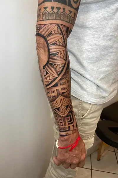 Tatouages-polynesien-moderne-4