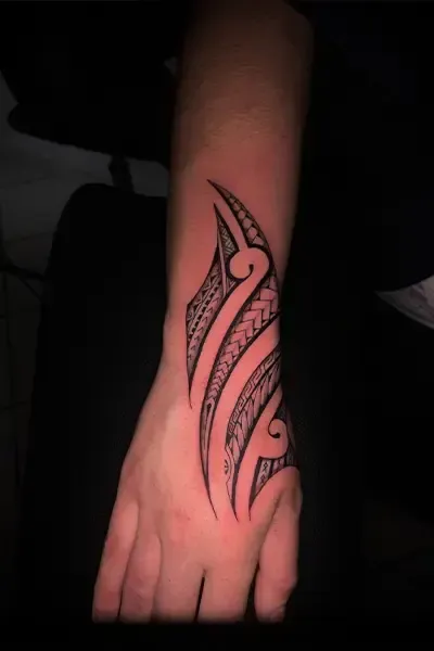 Tatouages-polynesien-moderne-5
