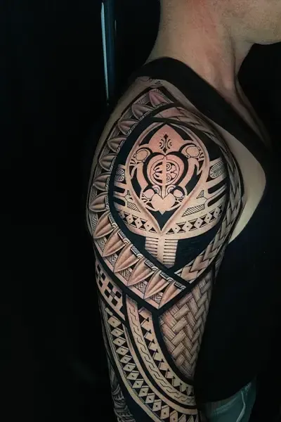 Tatouages-polynesien-moderne-6
